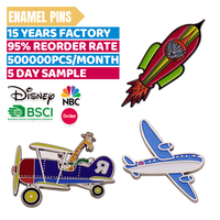 Épingle de sécurité pour avion fusée personnalisée, insigne d'emblème, étiquette personnalisée, métal, émail dur et doux, épinglette de veste d'avion.