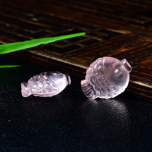 Pendentif poisson quartz rose naturel de style Feng Shui et accessoire de collier de bracelet sculpté en pierre brute pour l'abondance chaque année - Product Image 3