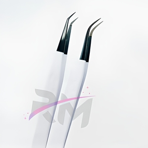Pinzas profesionales para pestañas con punta de plasma negra y recubrimiento en polvo blanco, agarre simple / Empaque en caja de cartón negra - Product Image 6