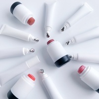 Vente en gros de gloss à lèvres vegan personnalisé en 21 couleurs, label privé, baume à lèvres minéral hydratant, gloss à lèvres vegan brillant, fournisseur de gloss à lèvres vegan