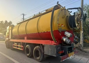 Camión de succión de aguas residuales específico de ingeniería, succión de barro, camión de succión de aguas residuales en su mayoría funcional, hecho en China - Product Image 2