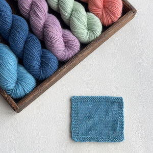 Filato 100% Cashmere Mongolo Peso DK Dipinto a Mano - 55g / 182m Morbida Lana per Maglieria Bambino - Product Image 5