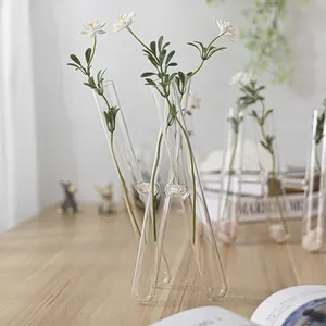 Schlussverkauf Spezialdesign Drei-Röhren geripptes Glas kleine einzelne Blumenvase für Wohnzimmer Tischvase Herzstücke