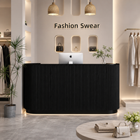 Comptoir de réception en bois massif, écologique, durable, moderne et luxueux pour bureau commercial, hôtel, salon, hall d'entrée