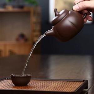 Tetera de Arcilla Púrpura Yixing de Diseño Clásico, Ecológica, Venta al por Mayor, Mina Cruda Kongfu Zisha Hu 250 ml - Product Image 4