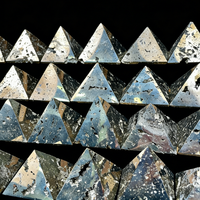 Großhandel Kristallkunst Natürliche Hochwertige Kristallschnitzerei Pyrit-Pyramide für Dekoration & Geschenk
