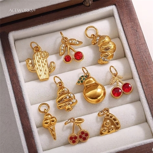 Gourmet Gallery |   Pendentif breloque en acier inoxydable plaqué or PVD 18 carats pour la fabrication de bijoux (thème boulangerie, aliments, fruits) |   Imperméable et durable - Product Image 3