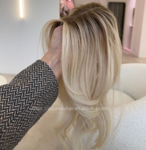 Topper de <span class=keywords><strong>cheveux</strong></span> russes 14A brun clair balayage avec <span class=keywords><strong>frange</strong></span>, ultra-fin, respirant, noué à la main, doux pour les <span class=keywords><strong>cheveux</strong></span> naturels - Product Image 3