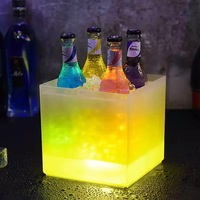 Seau à glace carré en plastique LED 5 litres, double couche, éclairage LED moderne, personnalisable pour fêtes, boissons et bière