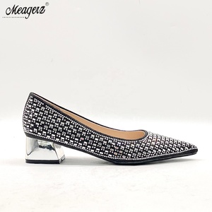 <span class=keywords><strong>Scarpe</strong></span> da sera da donna 2026 all'ingrosso con strass, a punta e con <span class=keywords><strong>tacco</strong></span> <span class=keywords><strong>quadrato</strong></span> - Product Image 3