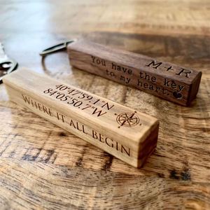 Porte-clés personnalisable en bois de chêne avec motif de boules imprimé UV, idéal pour porte, abri, garage, appartement ou hôtel, cadeau pour nouvelle maison - Product Image 5