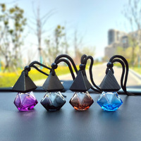 Flacon diffuseur de parfum carré en verre de 8 ml, vente chaude, diffuseur de parfum pour voiture, pendentif suspendu, bouchon en bois noir