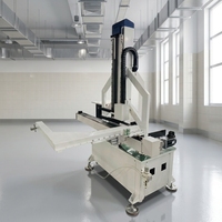 Machine de thermoformage robotisée à entrée latérale en acier inoxydable, conforme aux normes alimentaires et pour boissons, avec cycle de thermostabilité en moins de 3,5 s, disponible en stock usine.