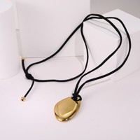 Zooying Tendance Automne et Hiver Pendentif En Acier Inoxydable Plaqué Avec De L'or Véritable Corde De Cire Polie Collier De Chandail Réglable