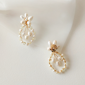 Perla de agua dulce y cristal verde declaración gota pendientes patrón floral joyería nupcial de la boda - Product Image 2