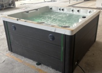 Bain à remous extérieur en acrylique de 1,7 m avec jets de massage air-eau, design traditionnel, sièges de baignoire, autoportant pour villa 1
