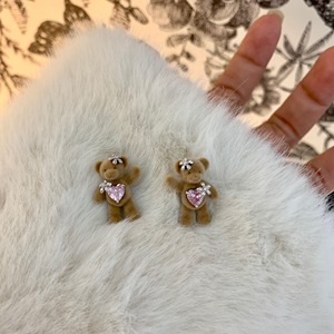 Pendientes de oso de peluche en forma de corazón estilo Ins para mujer, pendientes delicados de metal con flores a la moda, joyería. - Product Image 3