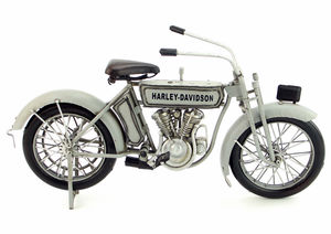 2021 plaque de fer antique américaine Offre Spéciale décoration de la maison 1909 modèle de la première moto bimoteur en forme de V - Product Image 2