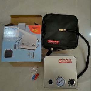 Pompe à air de voiture miniature portable à 28 cylindres, 12 V CC, en ABS, avec affichage à aiguille et lumière d'urgence, certifiée CE ROHS FCC - Product Image 2