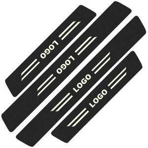 Bande de protection en cuir pour seuil de porte de voiture, anti-rayures, motif fibre de carbone, accessoires de décoration intérieure pratiques - Product Image 5