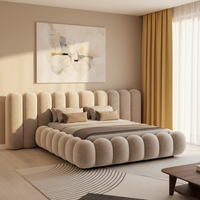 Lit plateforme en tissu crème italien, rembourré en laine d'agneau, lit double, mobilier minimaliste moderne pour chambre principale de villa