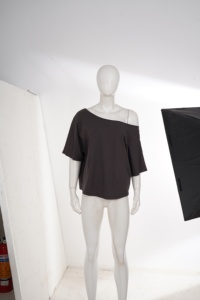 Camiseta de Verano 2026 para Mujer, Color Gris, Hombros Descubiertos, Corte Holgado, Manga Corta, Cuello Asimétrico, para Uso Diario - Product Image 6