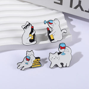 Cartoon Katzen trinken Rotwein Emaille Pins Lustige süße Katze Metall Broschen Kleidung Revers Abzeichen Tiers chmuck Geschenk für Katzen liebhaber - Product Image 2