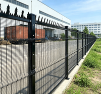 Surface revêtue par poudrage résistante aux UV, adaptée à l'exposition extérieure longue durée pour les parcs industriels, les entrepôts et les bases de plantation.