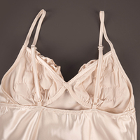 Magnifique robe longue en satin champagne, faite à la main avec des appliques florales, col cœur, robe élégante et soyeuse pour les soirées et les banquets