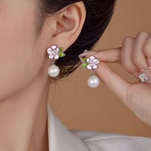 ต่างหูเงินแท้ 925 ชุบทอง 18K ดีไซน์เรขาคณิตประดับเพชรซิร์คอน สไตล์หวานสดใส สำหรับฤดูร้อน รุ่นใหม่ - Product Image 4