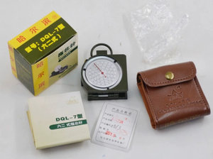 Brújula geológica multiusos DF XC Tipo 62 para aventuras al aire libre y montañismo con estuche. - Product Image 5