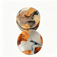 Sous-verres ronds en bois absorbants et écologiques au design marbre vintage avec résine époxy pour la protection et la décoration de la table basse
