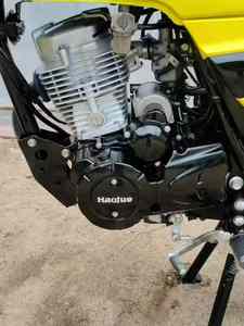 Las Motocicletas y Ciclomotores Suzuki con Motor de 125cc Tienen Gran Potencia y Pueden Navegar a Través del Tráfico Urbano. - Product Image 5