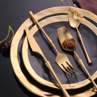 Ensemble de couverts de luxe en métal de style royal, vente en gros, ensemble de couverts en acier inoxydable pour restaurants, cadeaux d'affaires, style européen