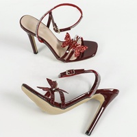 Sandales à talons aiguilles pour femmes, ornées d'une croix décorative et d'un bout carré, couleur rouge bordeaux, pour soirée