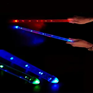 Bright Light Up 15 bacchette elettroniche intelligenti a colori con ON/OFF e pulsante di ricarica USB speciale per batteria a percussione