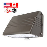 Pack mural LED à coupure complète 70W 135w 5000K avec cellule photoélectrique du crépuscule à l'aube 120-277Vac Pack mural LED pour éclairage extérieur