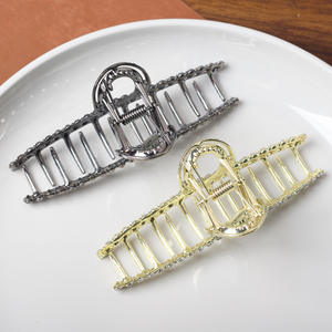 Pince à cheveux requin moderne en métal ornée de strass brillants, grande taille, maintien robuste, accessoire en alliage durable - Product Image 6