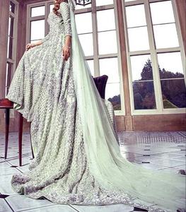 Elegante Vestido de Novia Largo Hasta el Suelo con Bordado Zardozi Intenso y Cola Larga - Product Image 2