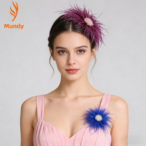 Spilla in Piume di Struzzo Naturali - Perfetta per Look Rinascimentali, Spose, Costumi di Scena, Celebrazioni di Compleanno, Sfilate di Moda - Product Image 2