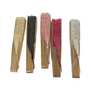 Éventail en bois écologique de 23 cm, en dentelle, peint à la main, idéal pour les activités promotionnelles romantiques de mariage et du Nouvel An - Vente en gros - Product Image 2