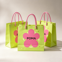 Sac cadeau en papier vert lime avec logo personnalisé, poignée en corde rose, imprimé floral, sac d'emballage pour cosmétiques, sac de shopping beauté, vente en gros