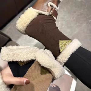 NIMBLEE vente en gros fabrication Logo personnalisé bouclier polaire dames doux coton hiver chaussette équipage <span class=keywords><strong>chaussettes</strong></span> chaudes pour femmes neige botte <span class=keywords><strong>chaussettes</strong></span> - Product Image 3