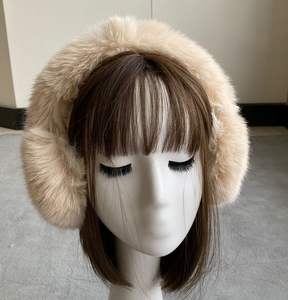 थोक आउटडोर फ़्लफ़ी नकली फर इयरफ़्लैप नरम कान वार्मर कस्टम लोगो इयर मफ्स प्यारा आलीशान महिला नकली खरगोश फर इयरमफ्स शीतकालीन - Product Image 1