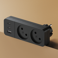 Adaptateur de prise russe avec 2 prises, 1 port USB, 2 ports USB-C, sortie 5V 2.4A, courant nominal 10A, prise compacte non mise à la terre