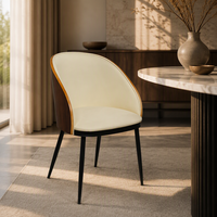 Chaise de salle à manger ergonomique de style scandinave sur mesure, avec cadre métallique et rembourrage luxueux crème, pour restaurants et hôtels (vente en gros)