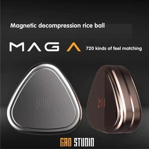 Papa Coin Jouet de décompression durable en métal brossé, Fidget Spinner EDC de type carte à poussoir, style boule de riz - Product Image 3