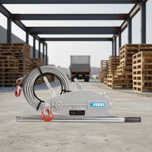 Cabrestante manual Fervi con cable de acero de 1000 kg de capacidad y ganchos para tareas de elevación y tracción - Product Image 3