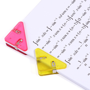FOSKA - Clip Triangular Transparente Antideslizante de 4 Colores con Capacidad para 50 Hojas, para Marcar Páginas, Segurar Cupones y Hacer Álbumes de Recortes - Product Image 4