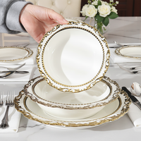 Vaisselle de banquet de luxe personnalisée, vaisselle en porcelaine à bord doré, assiettes de service, plats, bols, service de table